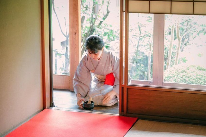 An instructor starts her tea ceremony performance. 3