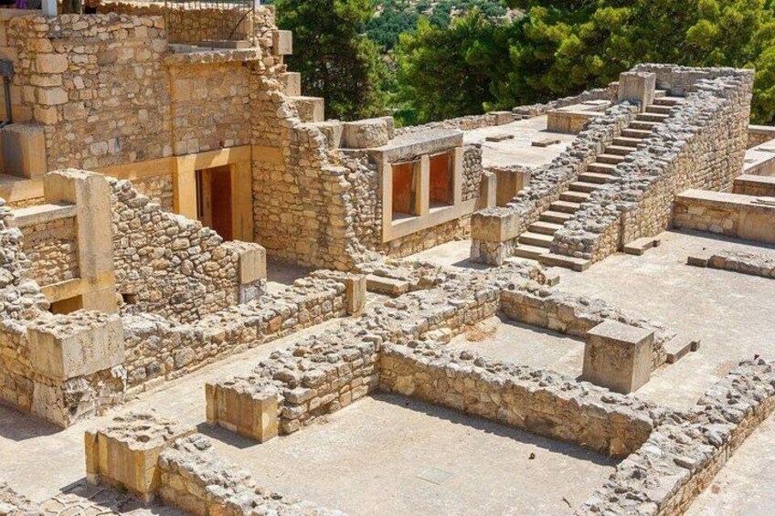 Minoan Crete: Knossos Palace, Winery Visit and Lunch at Peza 2