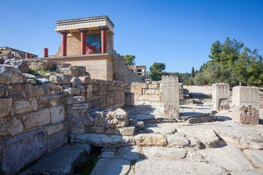 Minoan Crete: Knossos Palace, Winery Visit and Lunch at Peza 1