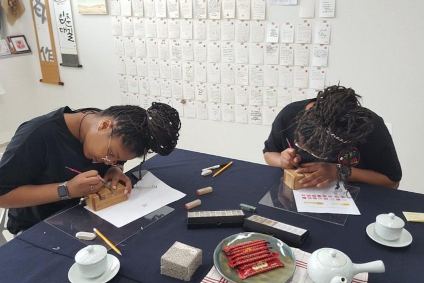 Create Your Own Korean Name Seal with a Calligrapher in Insadong 2