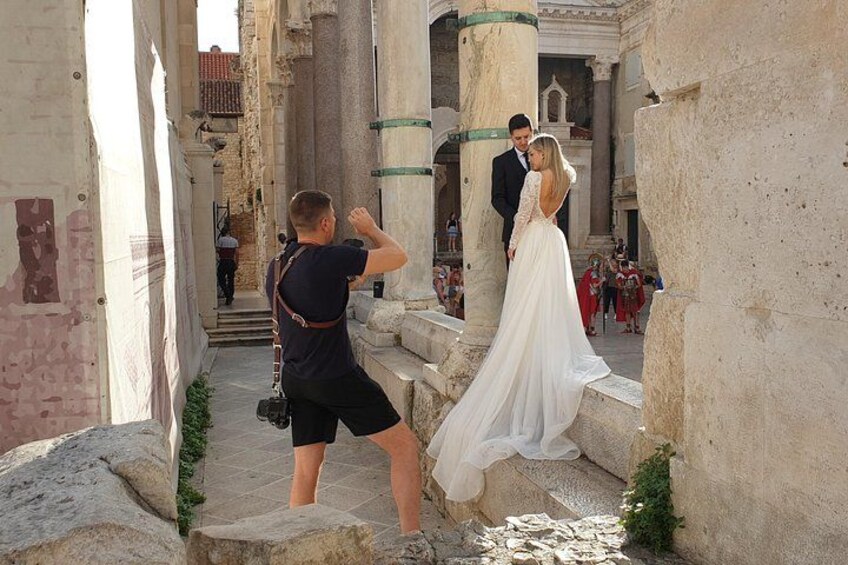 A wedding in an ancient stone building with columns and steps. 4