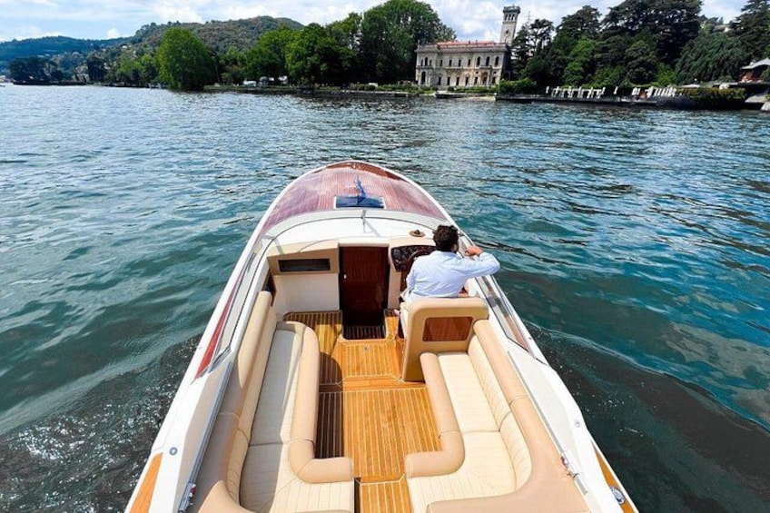 Private Cruise on Lake Como with Luxury Motorboat from 1H to 4H 2