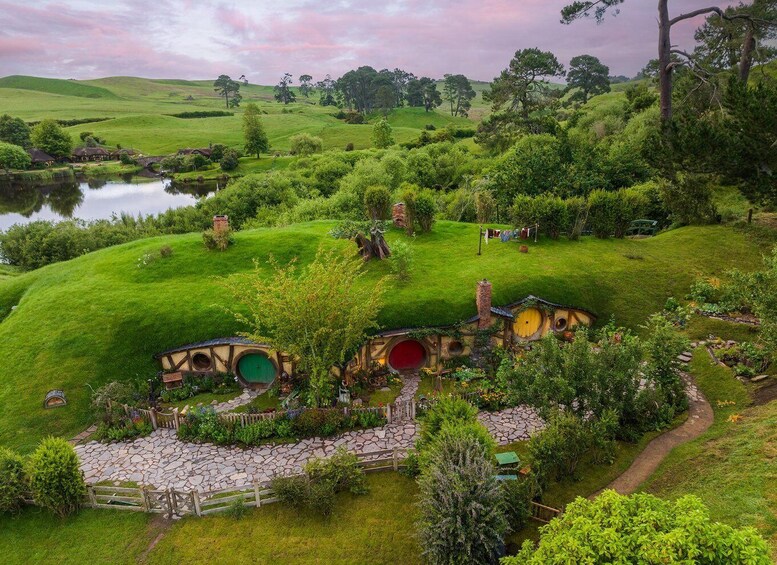From Auckland: Hobbiton & Waitomo Caves Day Trip with Lunch 1
