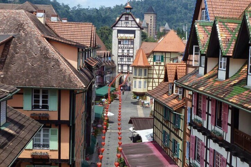 Colmar Tropicale French Village and Chin Swee Cave Private Tour