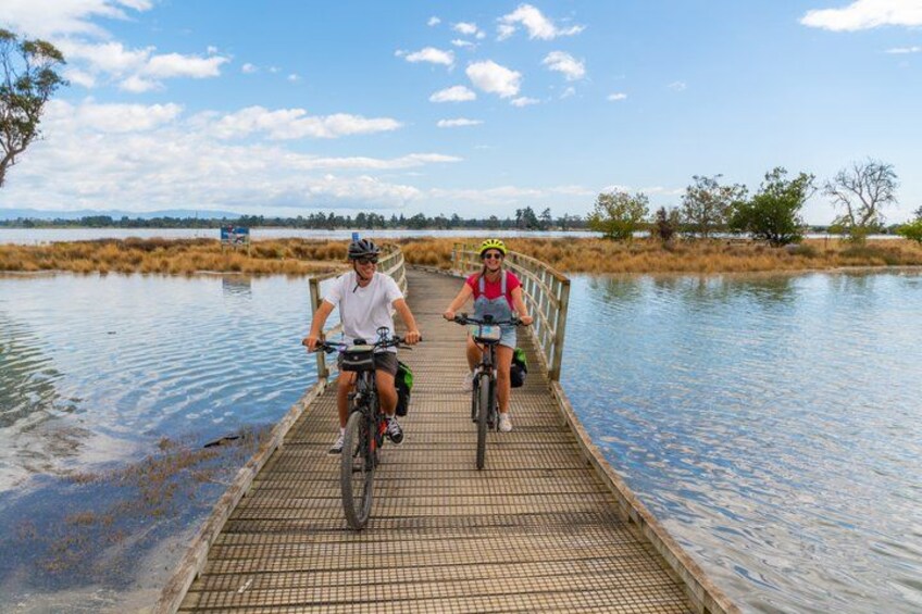 Self-guided E-bike cycle tour with private wine tasting 1