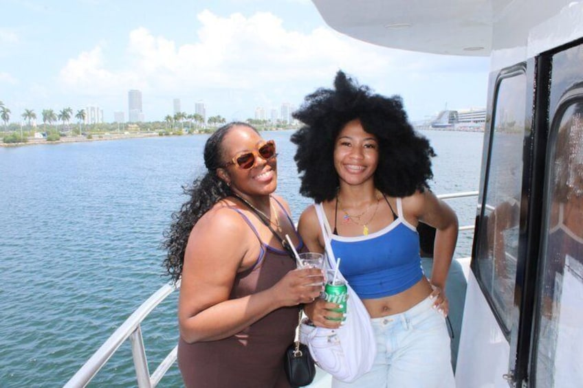 Miami Sunset and City Lights Cocktail Cruise with Open Bar 3