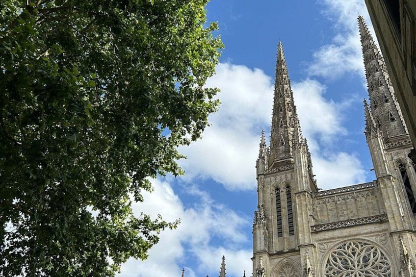Original Bordeaux Old Town & Market Food Tour with wine tasting 4