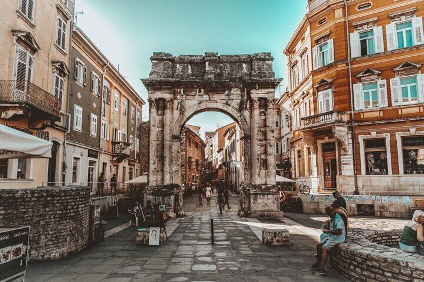 Arch of the Sergii in Pula