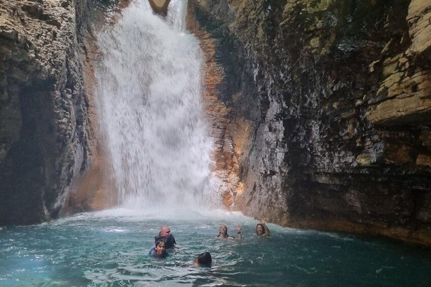La Leona Waterfall Shared Tour with Lunch From Tamarindo 4