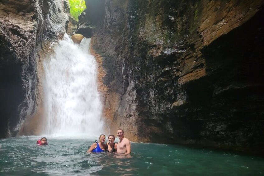 La Leona Waterfall Tour with Lunch From Tamarindo 