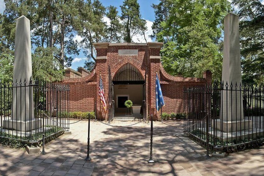 Tomb of George Washington and family 1