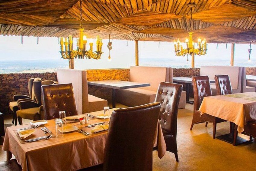 4 Days Lodges Serengeti, Ngorongoro Crater & Visiting Maasai 5