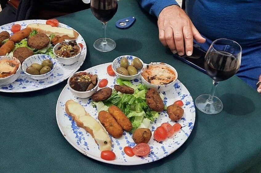 Sicilian Food tour and wine tasting in Ortigia in Syracuse 3