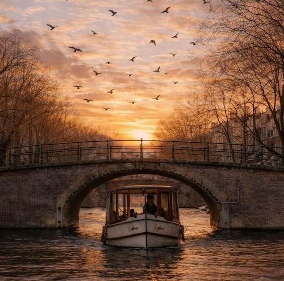 Amsterdam: Evening (Sunset) Canal Cruise with Bar on Board 1