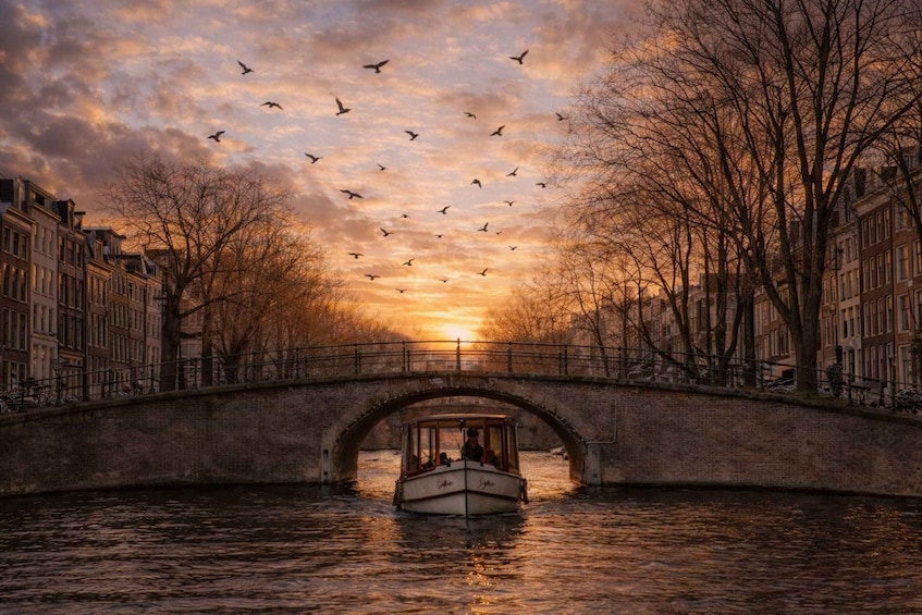 Amsterdam: Evening (Sunset) Canal Cruise with Bar on Board 2