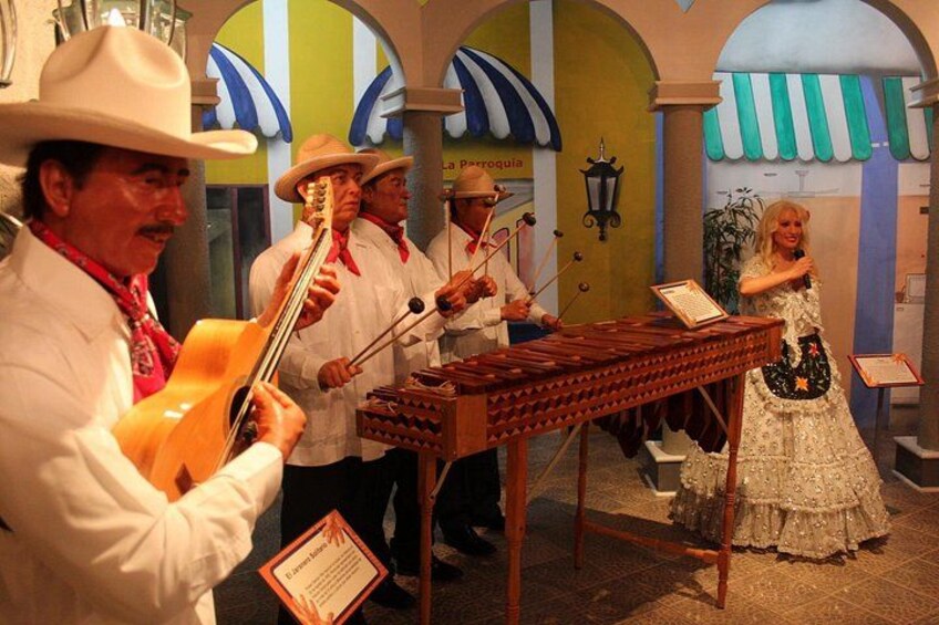 8 Attractive: Aquarium And Museums Included (in Veracruz) 1