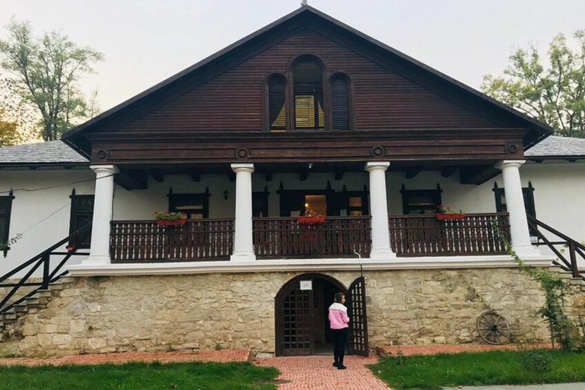 Manuc Bey historical-ethnographical museum 3