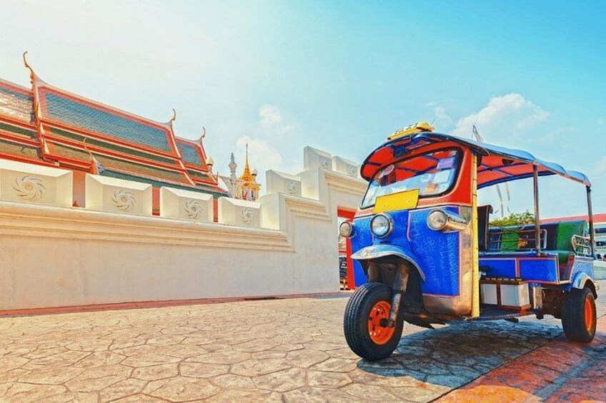 Experience Bangkok with typical Thai tuk-tuk 2