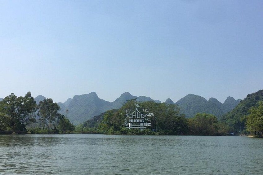 Round-Trip to Perfume Pagoda from Hanoi: Spiritual- Scenic Escape 4