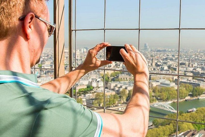 Skip-the-line: Eiffel Tower with Summit Accehttps://media-cdn.tripadvisor.com/media/attractions-splice-spp-720x480/06/75/b0/4f.jpgss 2