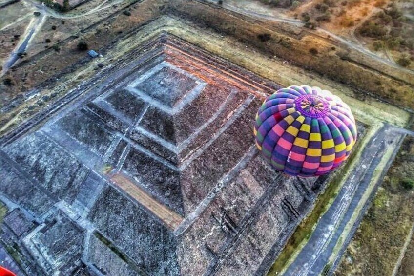 Sunrise HotAir Balloon Adventure Over Teotihuacan's Pyramids 5