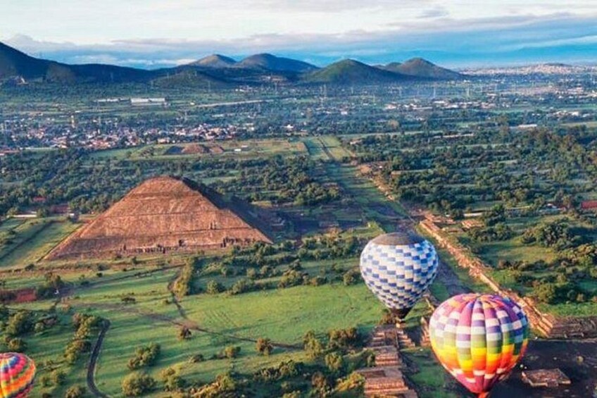 Sunrise HotAir Balloon Adventure Over Teotihuacan's Pyramids 2
