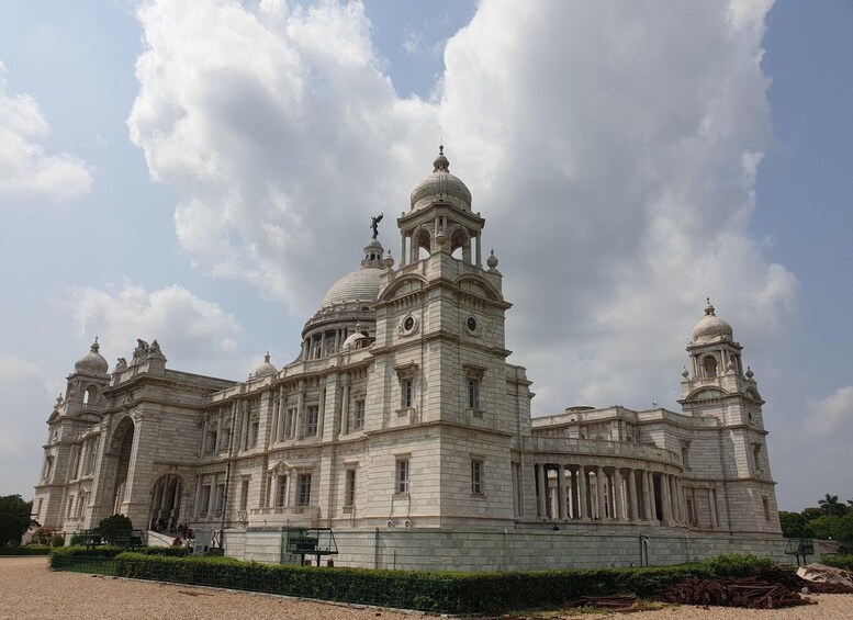 Picture 4 for Activity Kolkata Photo Journey: Streets, Markets & Memorial 5