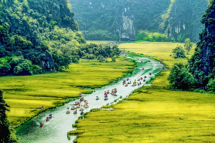 Ninh Binh Day Tour: Hoa Lu, Tam Coc & Mua Cave 5