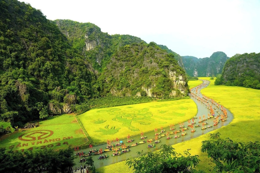 Ninh Binh Day Tour: Hoa Lu, Tam Coc & Mua Cave 1