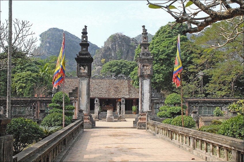 Ninh Binh Day Tour: Hoa Lu, Tam Coc & Mua Cave 4
