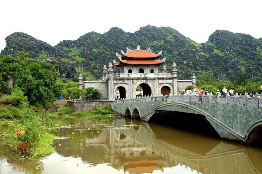 Ninh Binh Day Tour: Hoa Lu, Tam Coc & Mua Cave 3