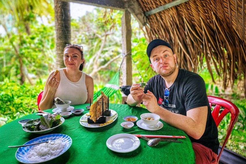 Enjoying lunch with the iconic elephant ear fish 2