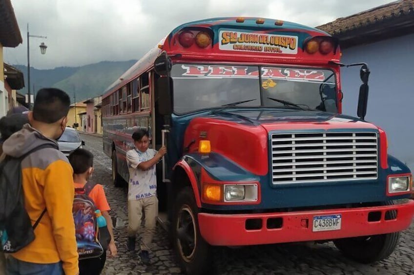 A red and blue bus with the text "S.S. JURUMILLO DEL NORTE" on the front. 1