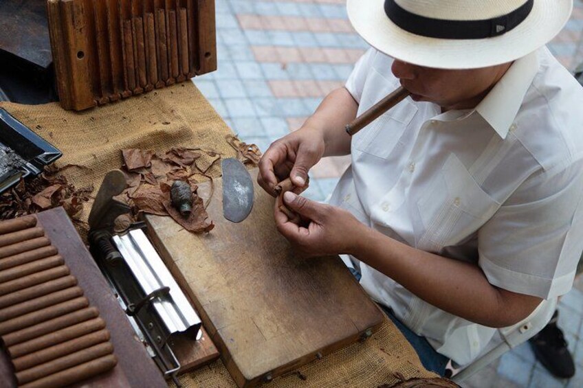 enjoy some Cuban cigar making traditions 5