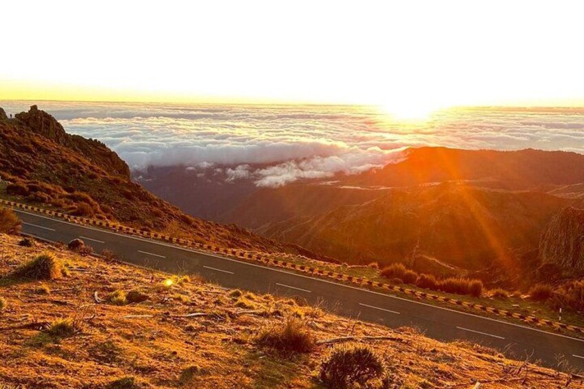 Sunrise Transfer To Pico Do Arieiro, Hike To Pico Ruivo & Return From Teixeira 2