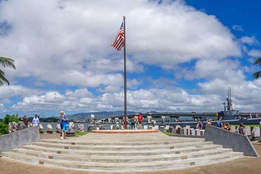 Deluxe Pearl Harbor USS Arizona Memorial and Honolulu City Tour 1