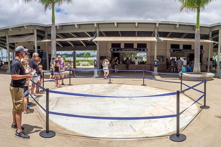 Deluxe Pearl Harbor USS Arizona Memorial and Honolulu City Tour 2
