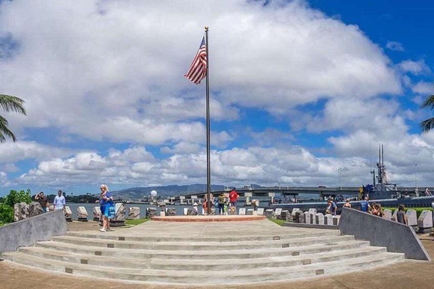 Deluxe Pearl Harbor USS Arizona Memorial and Honolulu City Tour 1
