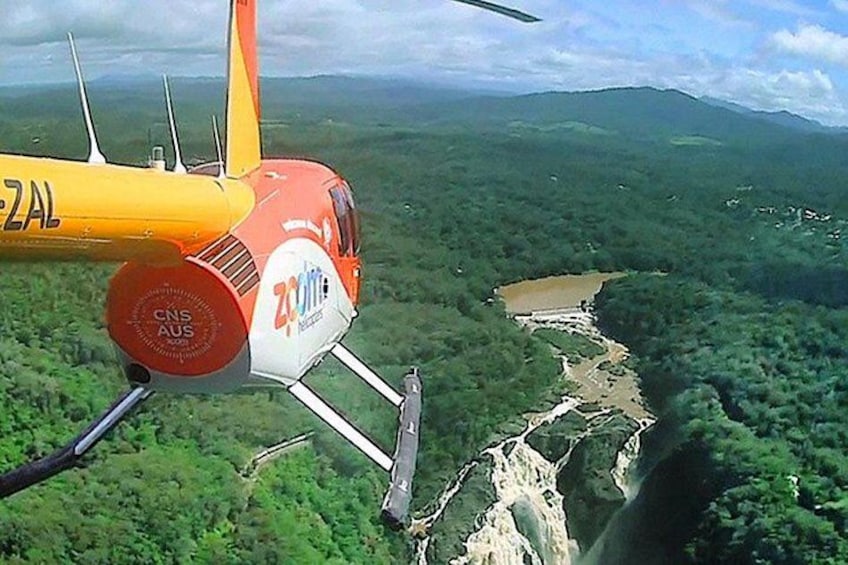 60 minute Reef and Rainforest Scenic Flight 1