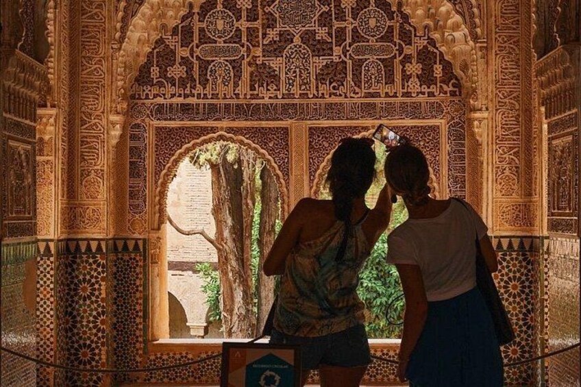 Women looking out palace window
Gaze out palace windows to sweeping views that once inspired sultans and poets of the Nasrid dynasty. 1