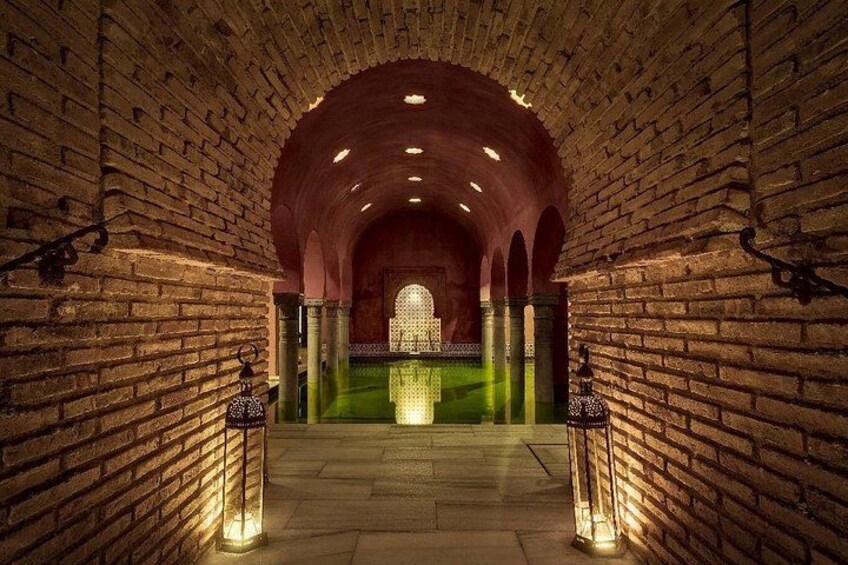 Golden hallway with arches
Lose yourself in Alhambra’s glowing halls, where history, light, and artistry merge into a dreamlike journey. 3
