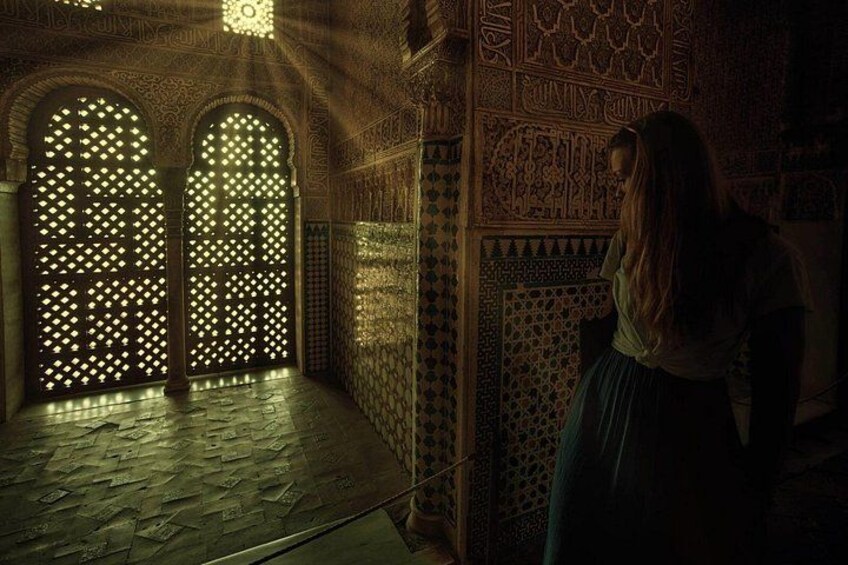 Visitor admiring intricate arches
Marvel at Alhambra’s ornate arches, masterpieces of Islamic art crafted with unmatched precision and elegance. 5