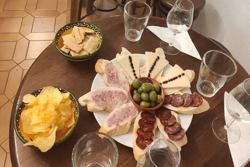 Indulge in Cordoba: Local Wines & Tapas Tasting 5