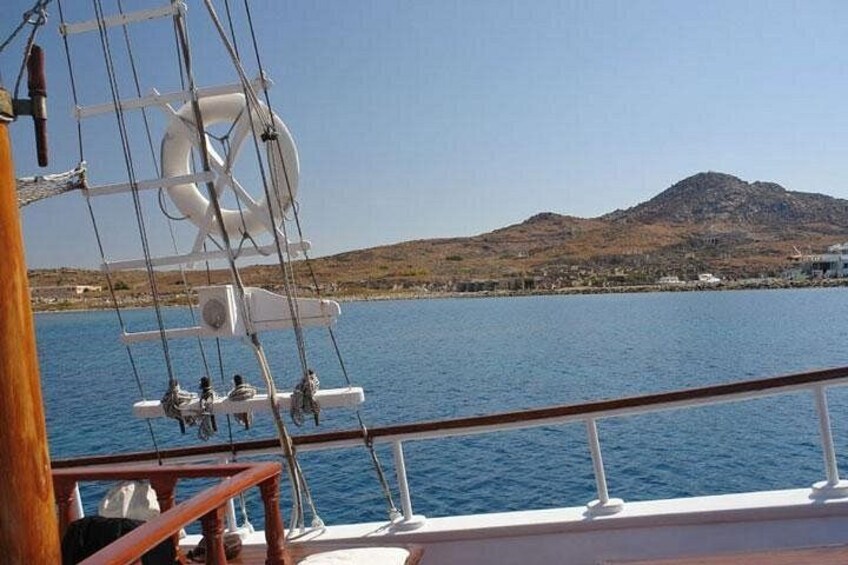 Visit two of the Cyclades' most beautiful islands 2