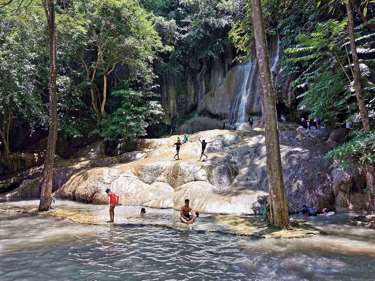 Kanchanaburi's River Kwai and Hellfire Pass Tour from Bangkok