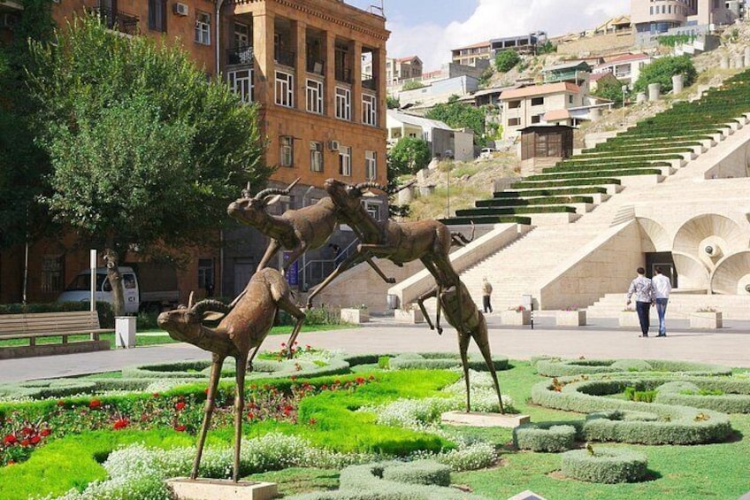 Retro KGB Tour: A Volga 21 Adventure in Yerevan's Soviet Past with photography 2