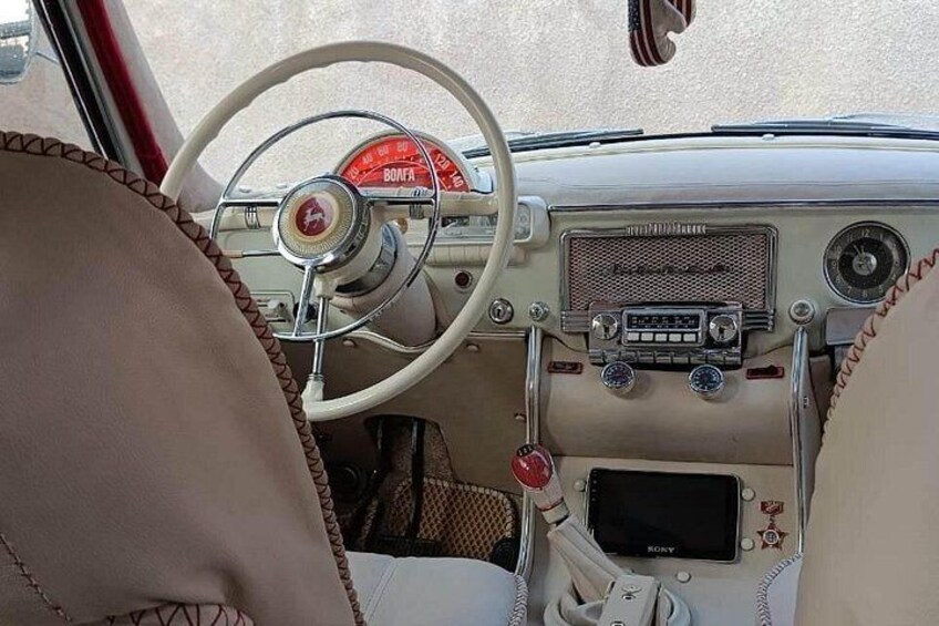 Retro KGB Tour: A Volga 21 Adventure in Yerevan's Soviet Past with photography 5