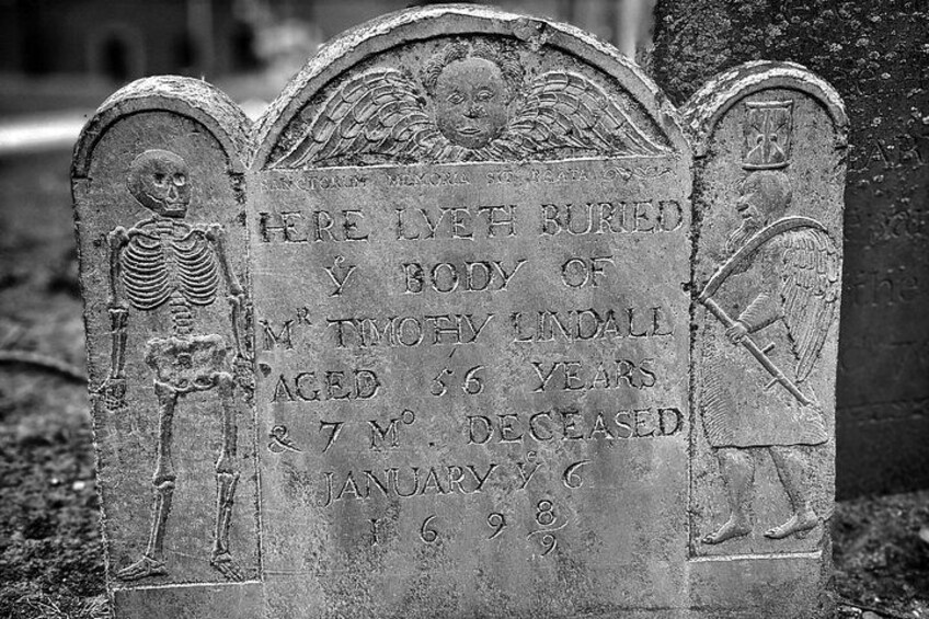 Gravestone of Timothy Lindall with images of Death and Father Time 1