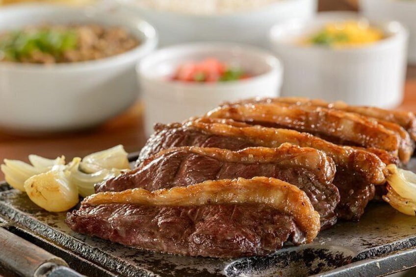 Grilled pork belly with garlic and onions. 2