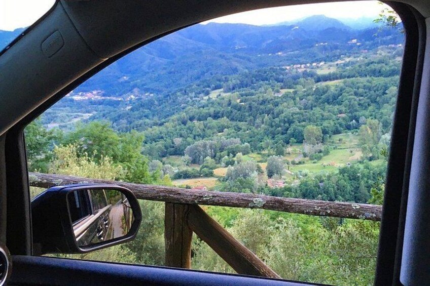 Discover the Valley of Lucca with a private tour by van 3